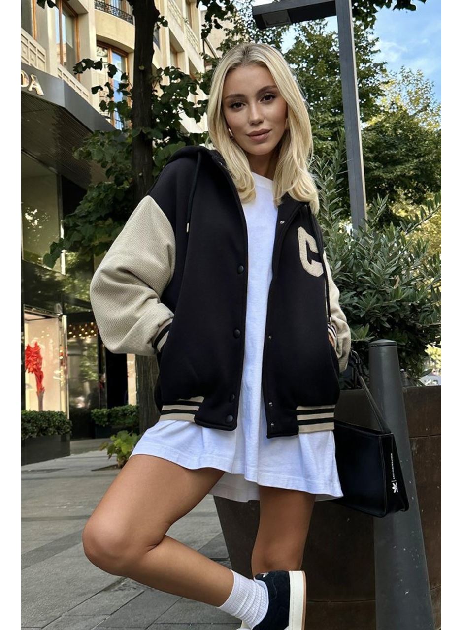 Siyah Kapüşonlu Kolej Mont