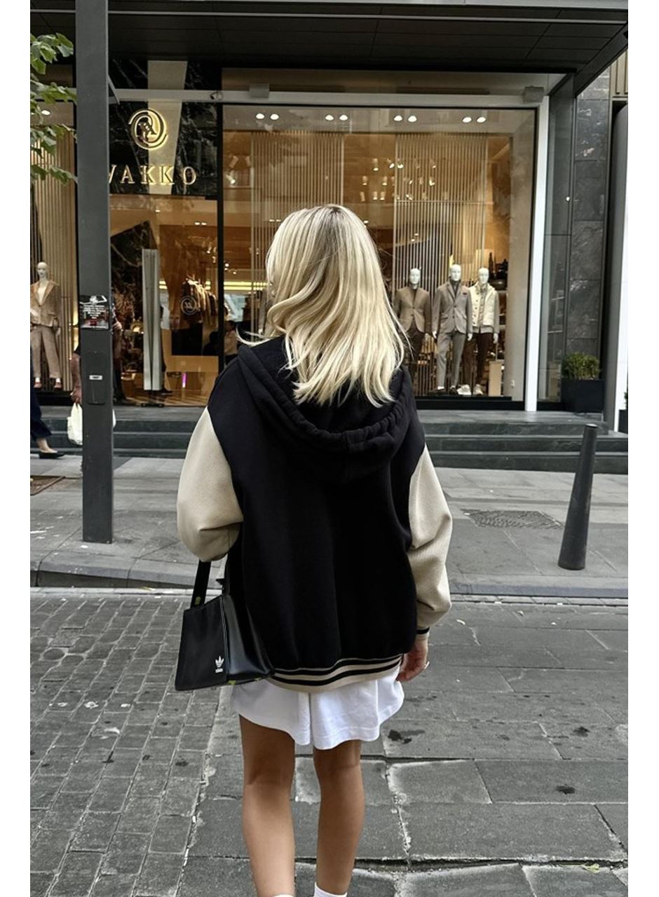 Siyah Kapüşonlu Kolej Mont