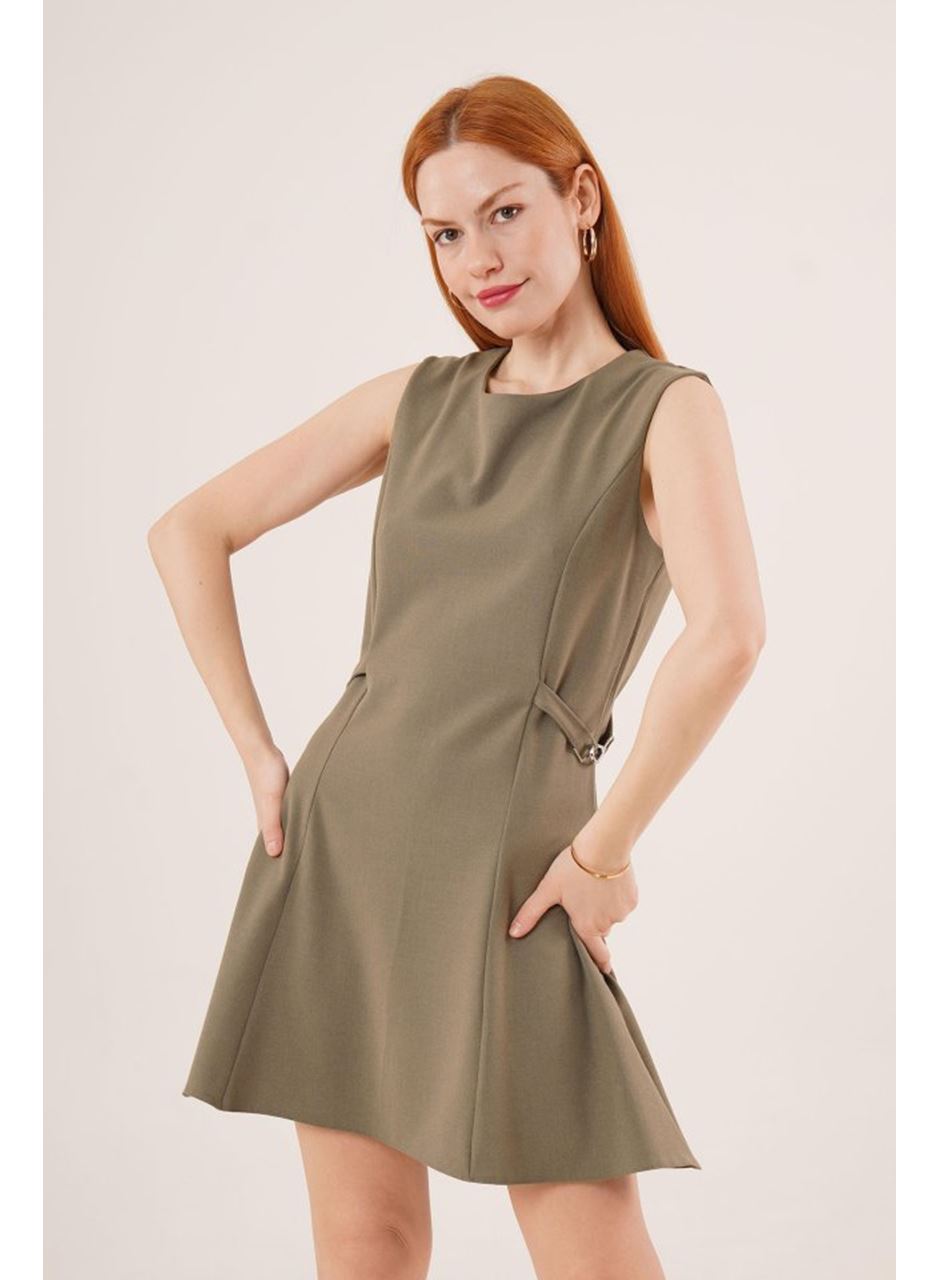 Yanları Zincir Detaylı Sıfır Kol Haki Mini Elbise