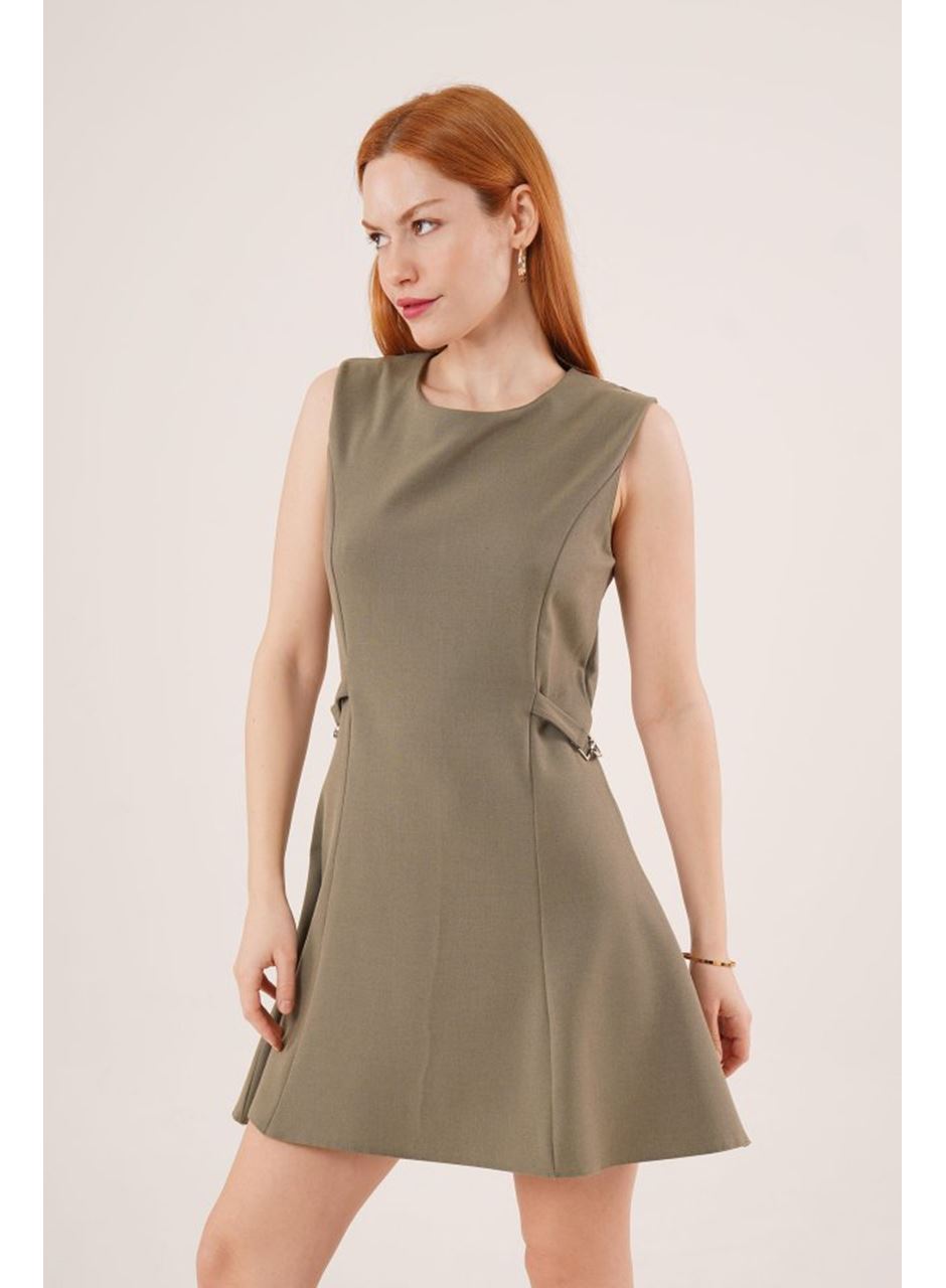 Yanları Zincir Detaylı Sıfır Kol Haki Mini Elbise
