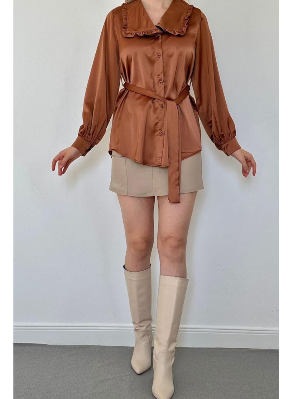 Kahverengi Yakası Fırfırlı Kuşaklı Saten Gömlek