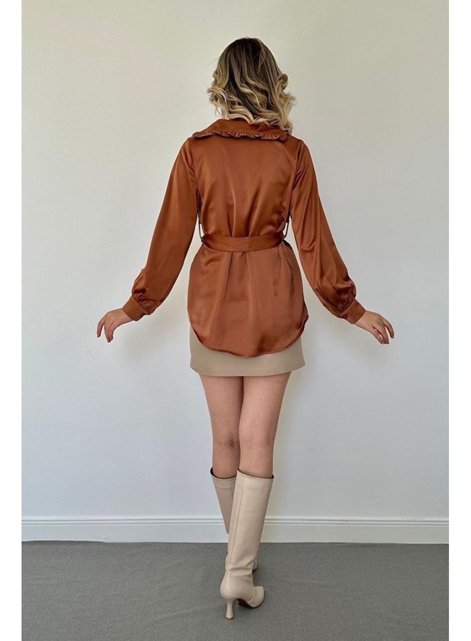 Kahverengi Yakası Fırfırlı Kuşaklı Saten Gömlek