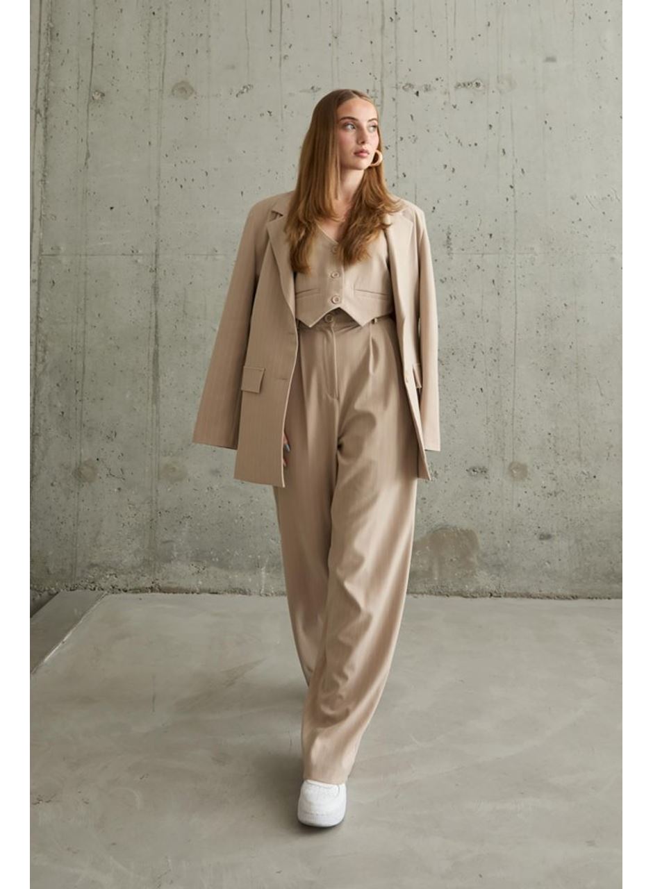 Bej Çizgili Ceket - Yelek Ve Pantolon Takım