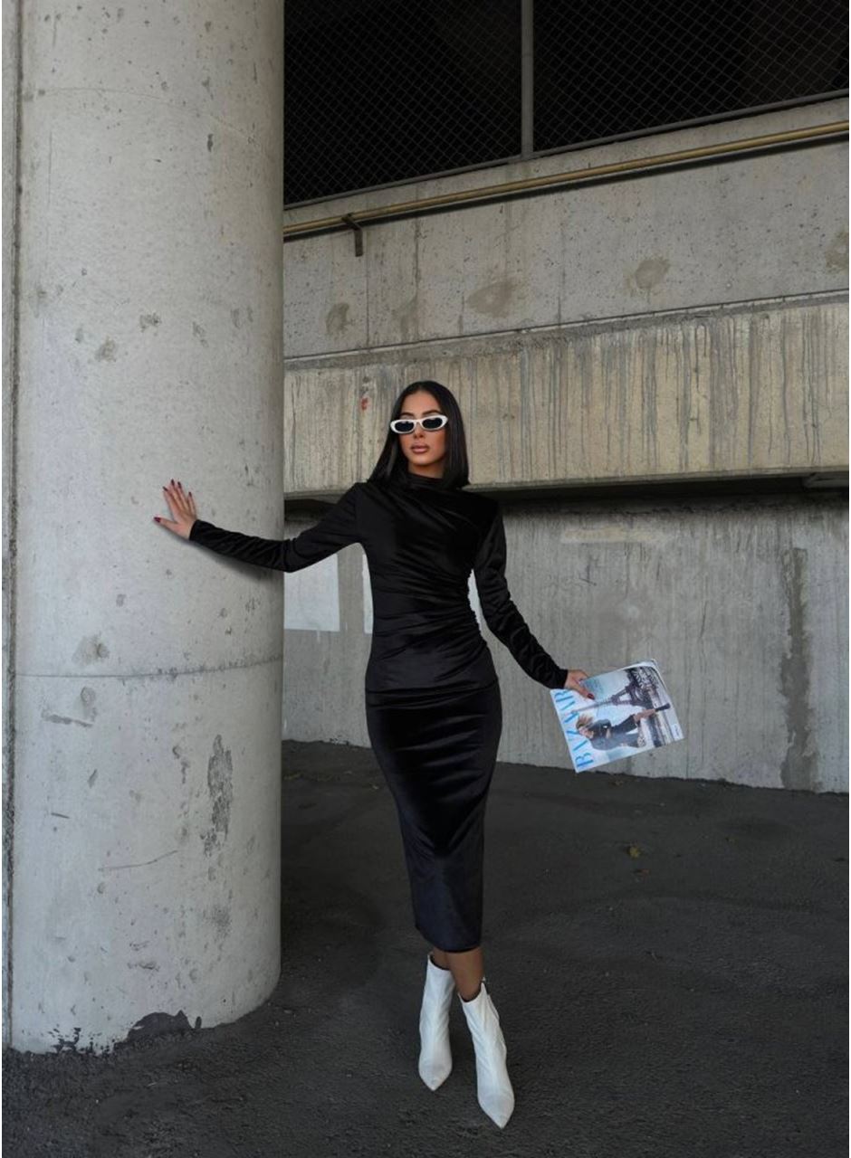 Kadın Uzun Kollu Yarım Balıkçı Yaka Büzgü Detay Kadife Kumaş Elbise