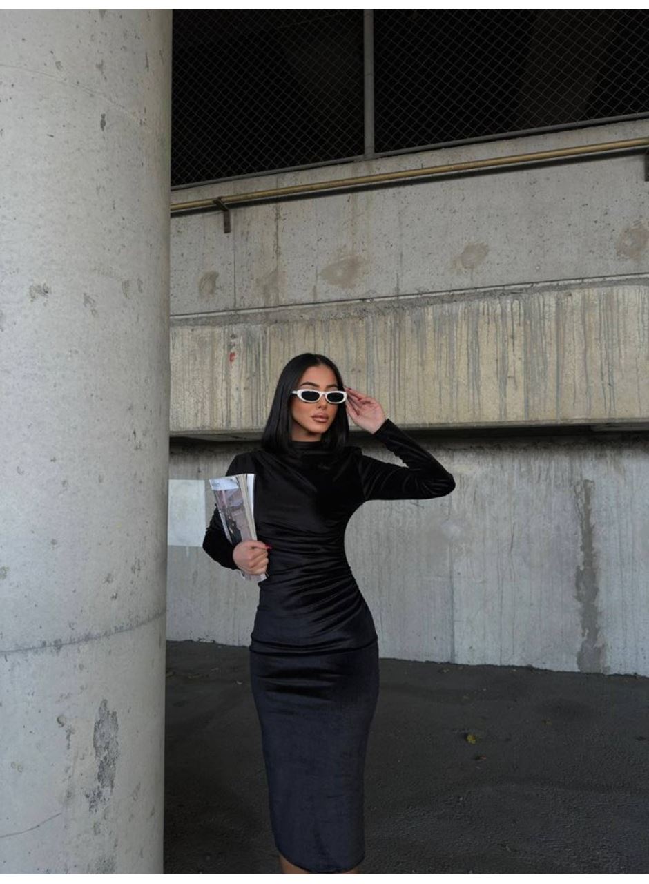 Kadın Uzun Kollu Yarım Balıkçı Yaka Büzgü Detay Kadife Kumaş Elbise