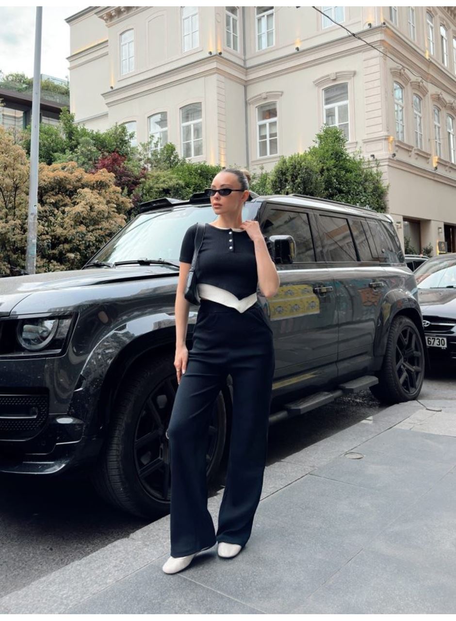 Kadın Bisiklet Yaka Asimetrik Kesim Atlet Detay Bluz Ve Yüksek Bel Bol Paça Pantolon Ikili Takım