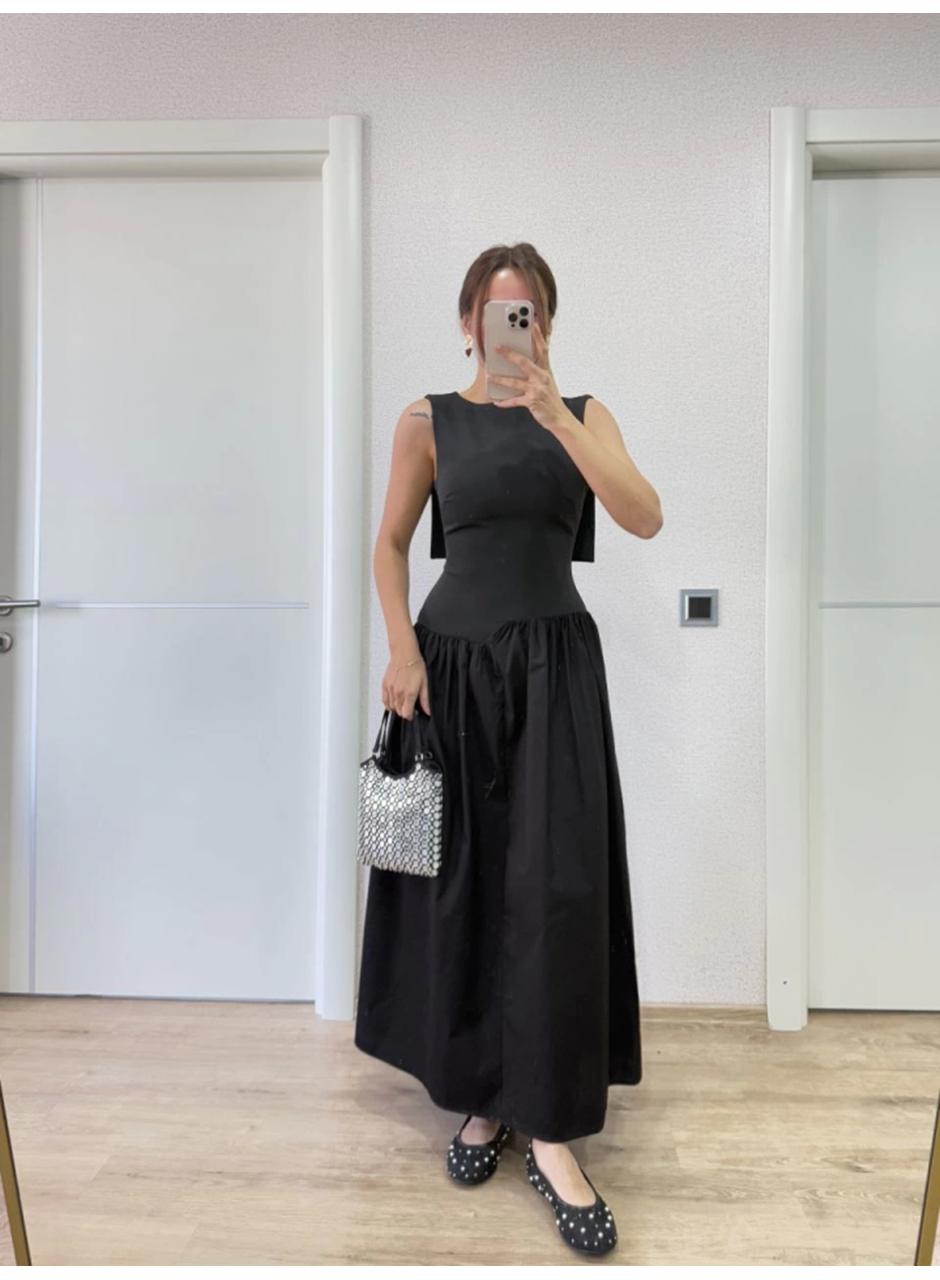 Arkası Kanatlı Uzun Elbise- Siyah