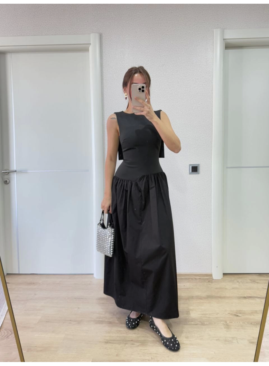 Arkası Kanatlı Uzun Elbise- Siyah