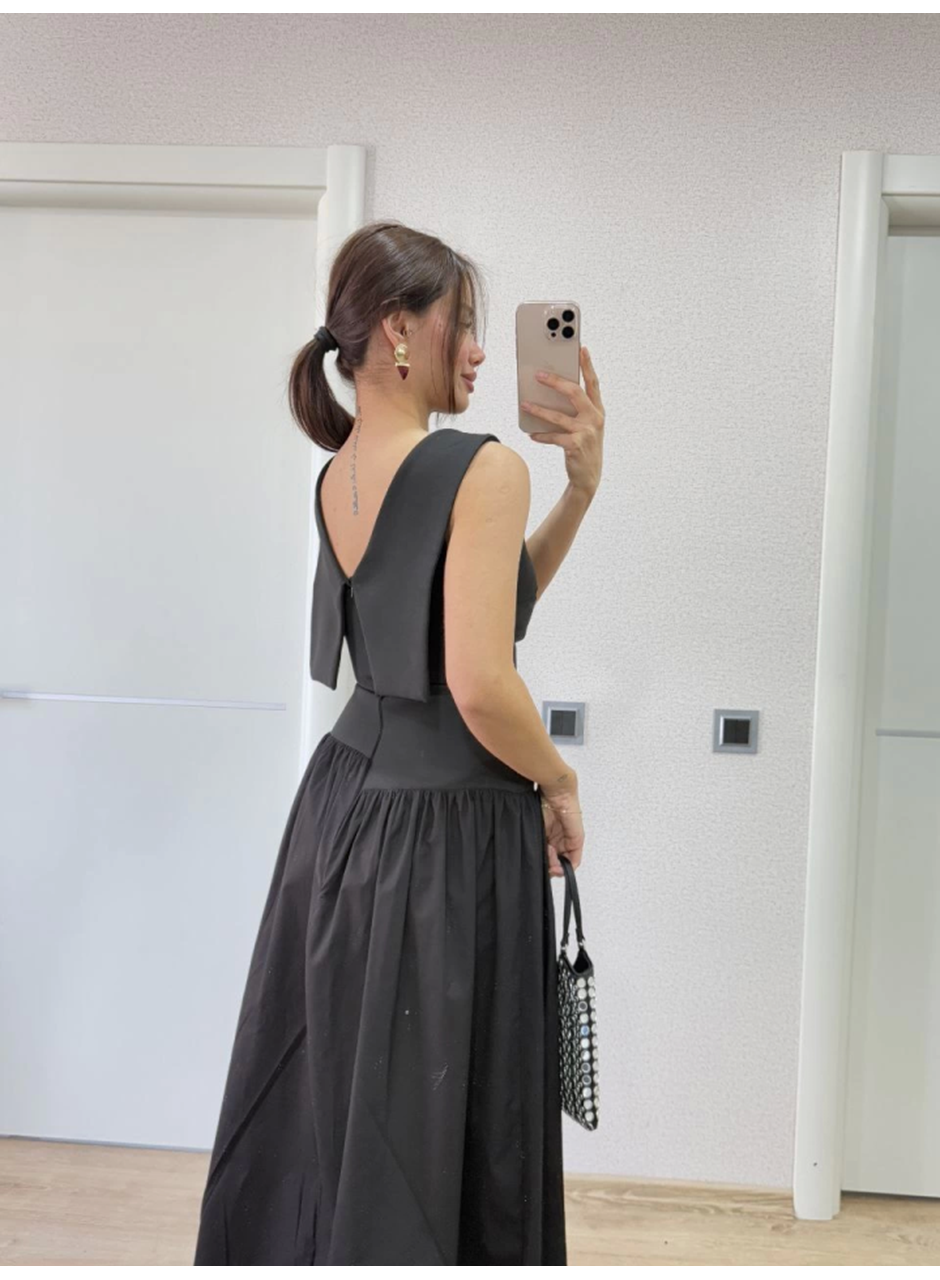 Arkası Kanatlı Uzun Elbise- Siyah