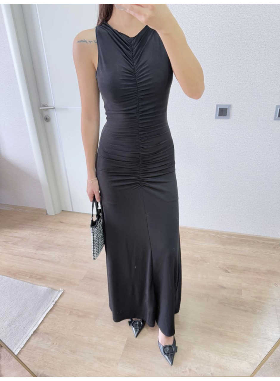 Kolsuz Büzgülü Uzun Elbise - Siyah