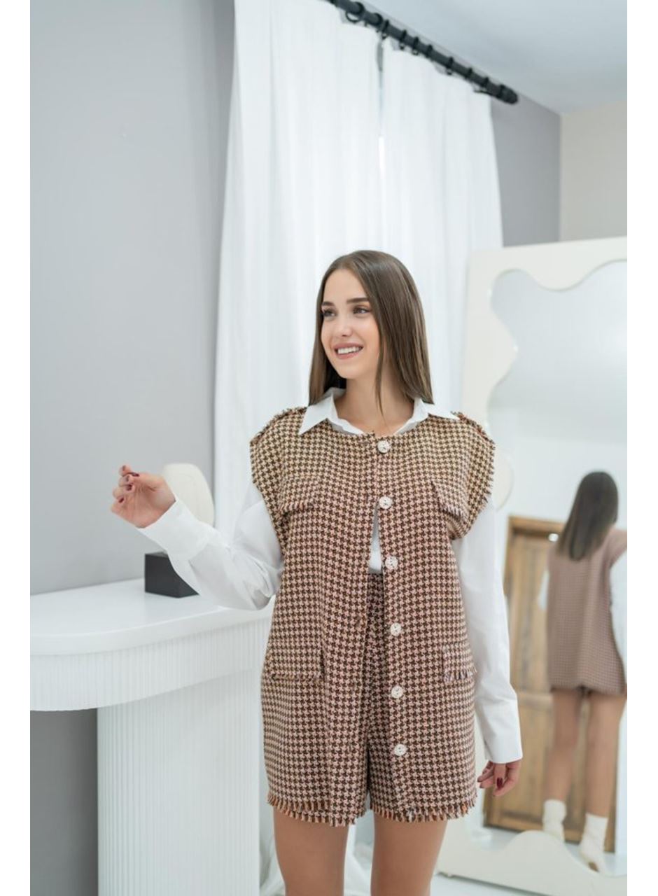 Kahverengi Kazayağı Desenli Yelek Ve Şort Takım