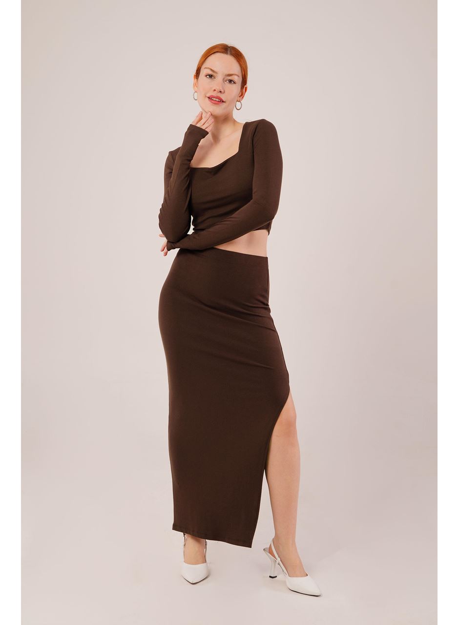 Kare Yaka Bluz Ve Yırtmaç Detaylı Etek İkili Kahverengi Takım