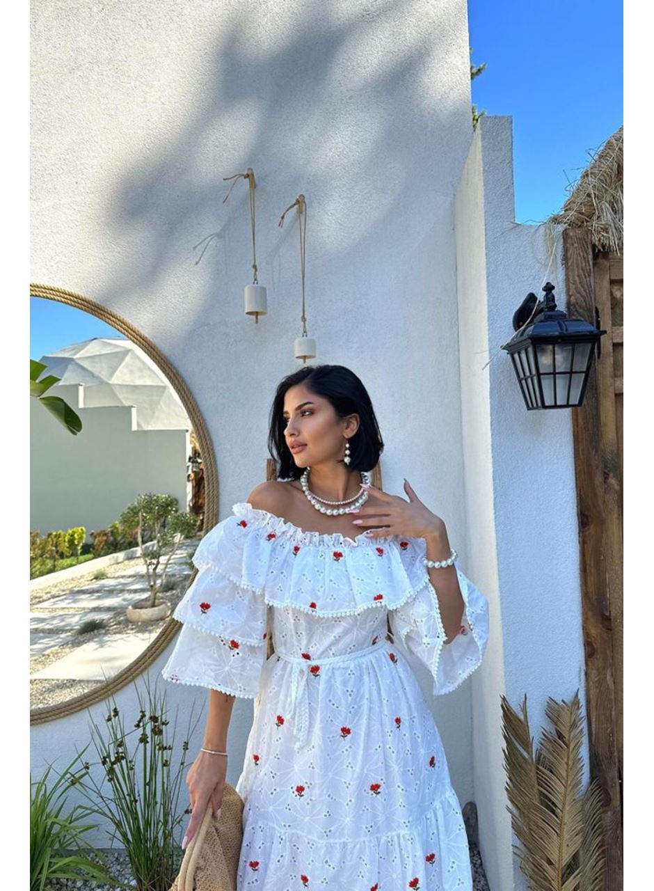 Kırmızı Omuzları Lastikli Brode Elbise