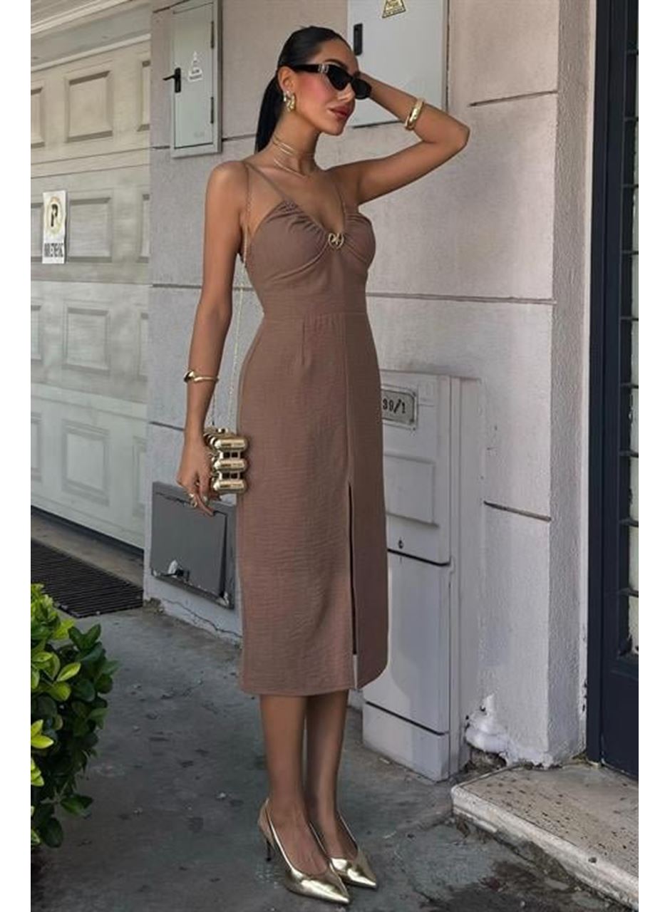 Göğsü Aksesuarlı Önü Yırtmaçlı Elbise 2899