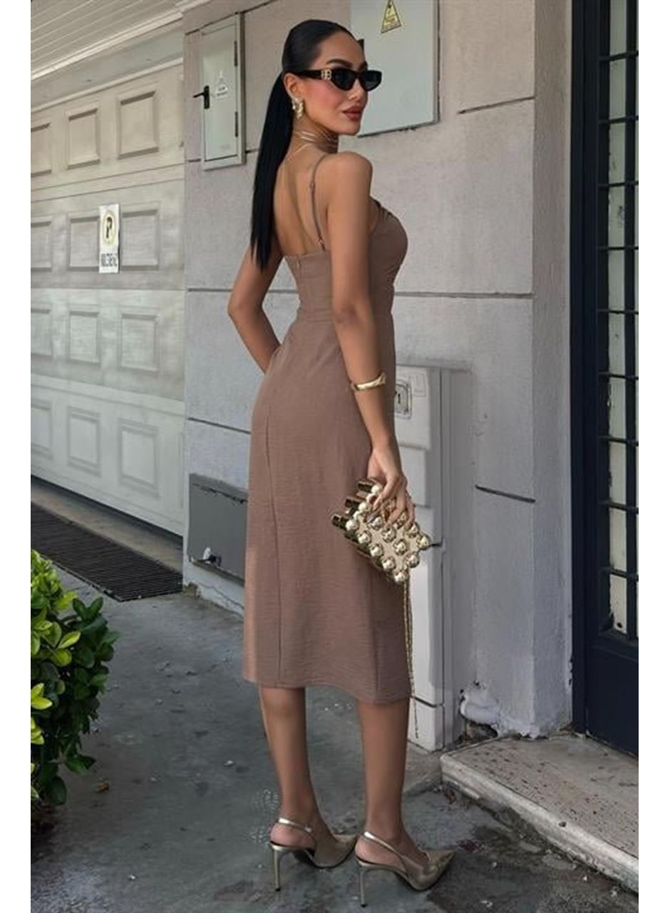 Göğsü Aksesuarlı Önü Yırtmaçlı Elbise 2899