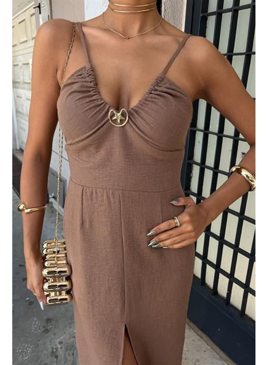 Göğsü Aksesuarlı Önü Yırtmaçlı Elbise 2899