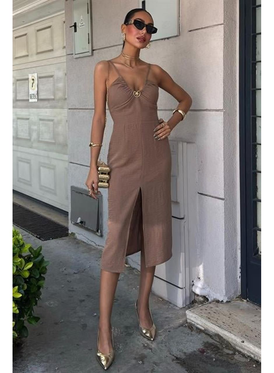 Göğsü Aksesuarlı Önü Yırtmaçlı Elbise 2899