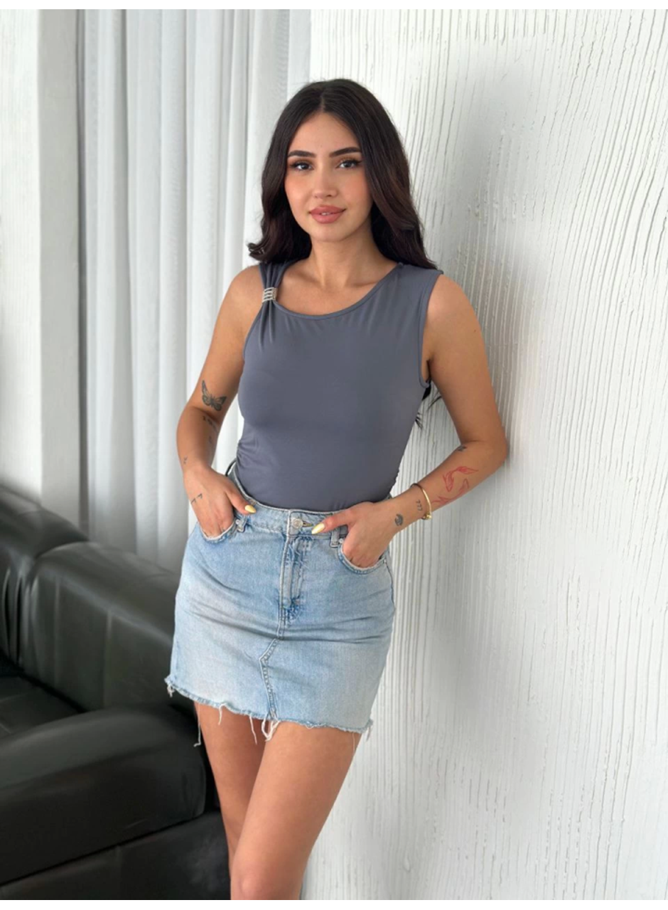 Osy Modal Yumuşak Dokulu Kumaş Bisiklet Yaka Sıfır Kol Bluz Omuz Toka Aksesuar Detaylı - Antrasit