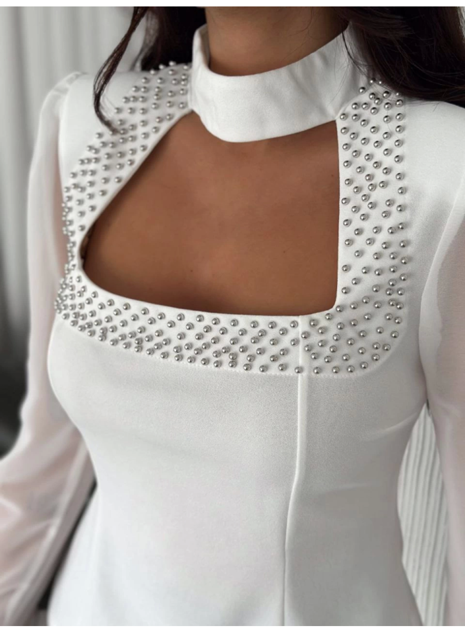 Kolları Şifon Göğüste İnci Boncuk Detaylı Bluz - Beyaz