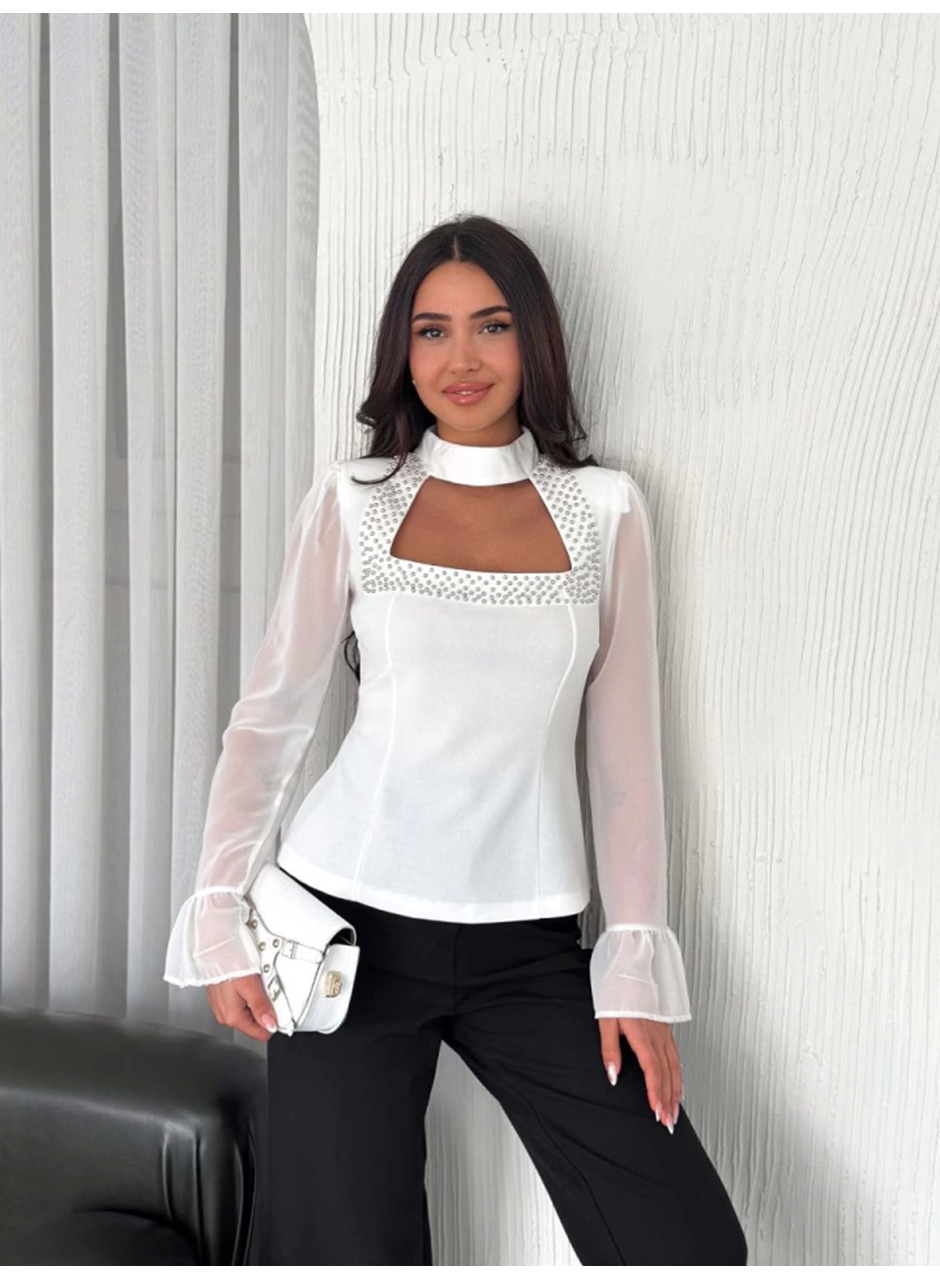 Kolları Şifon Göğüste İnci Boncuk Detaylı Bluz - Beyaz