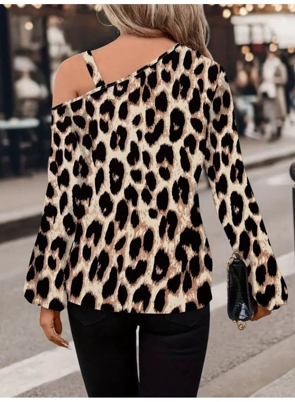 Kadın Uzun Kollu Tek Omuzu Açık Tokalı Leopar Desenli Modal Bluz