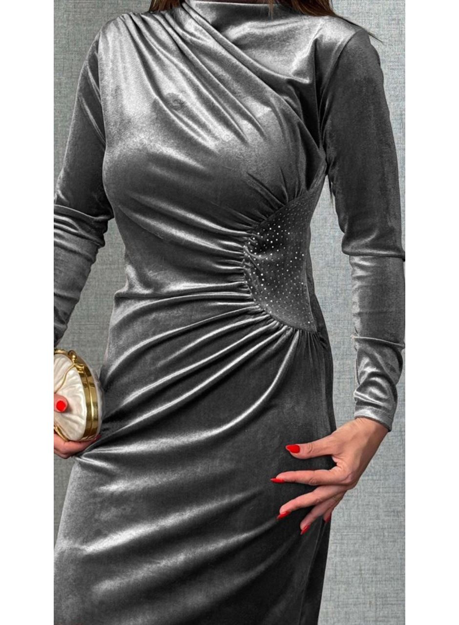 Kadı Uzun Kollu Omuzdan Büzgülü Yandan Taş Detaylı Uzun Kadife Elbise