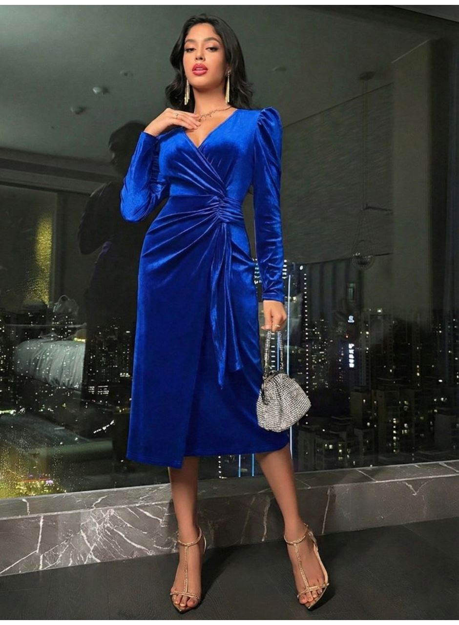 Kadın Uzun Kollu Kruvaze Yakalı Yandan Büzgülü Midi Kadife Elbise