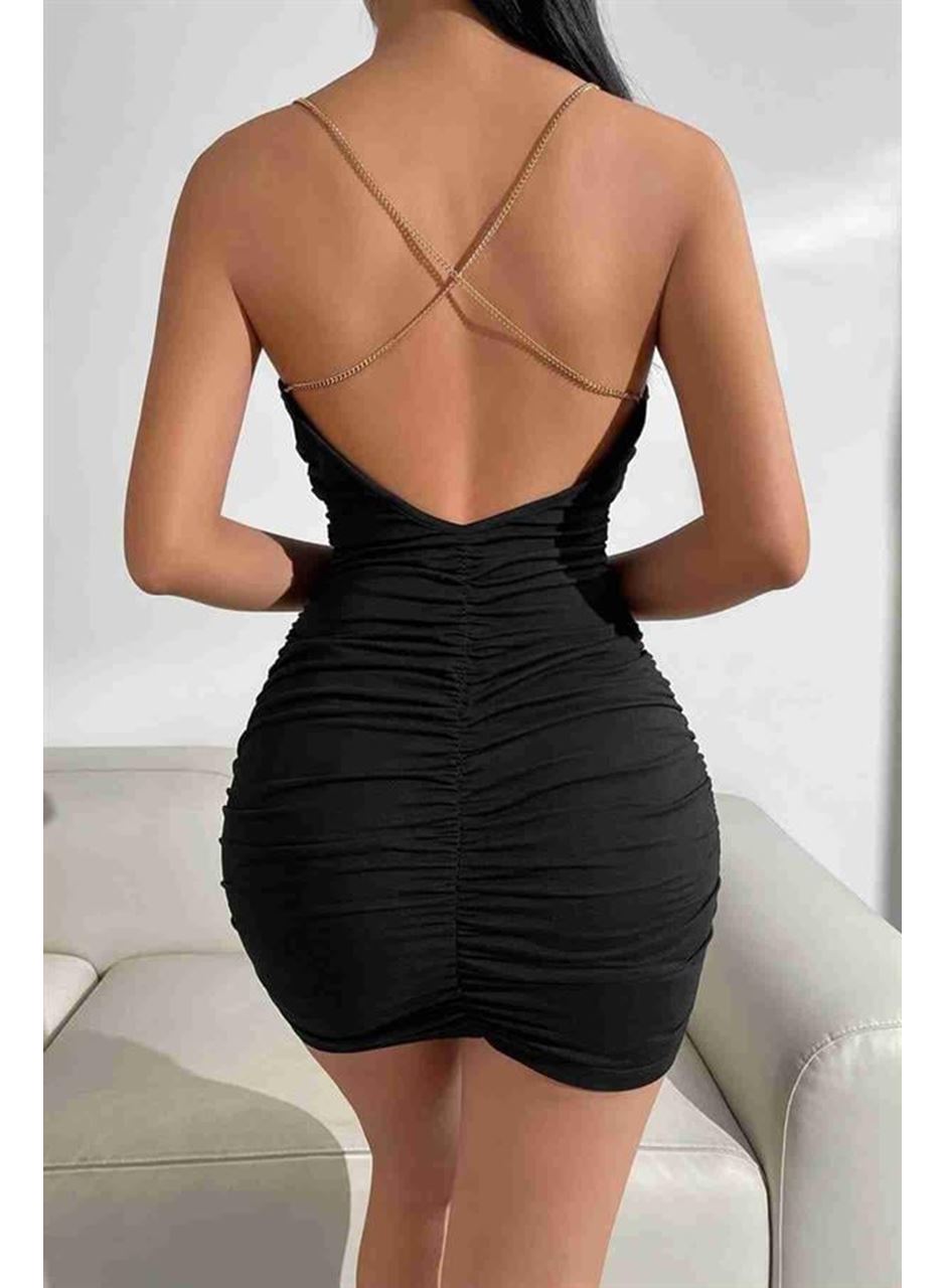 Gögüs Degajeli Sırt Zincir Detaylı Büzgülü Siyah Mini Club Elbisesi