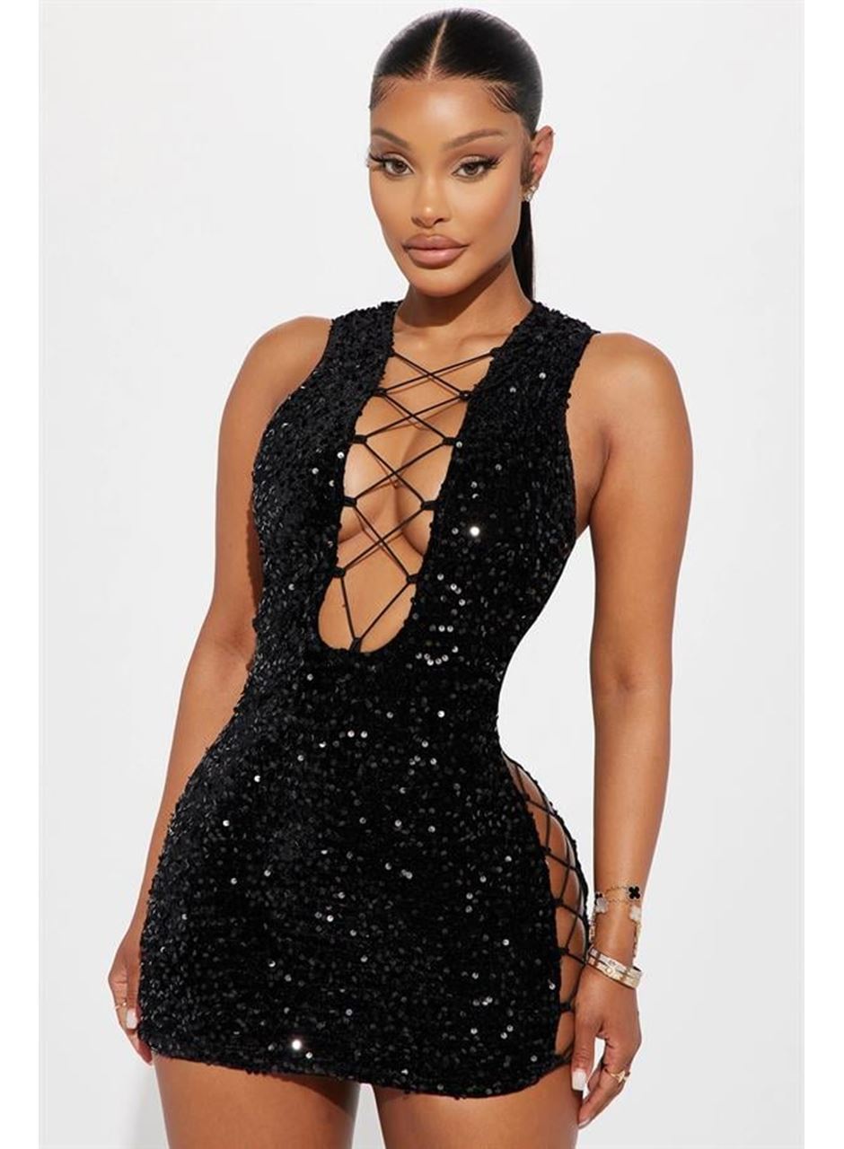 Pullu Transparan Detaylı Göğüs Dekolteli Mini Fantezi Elbise