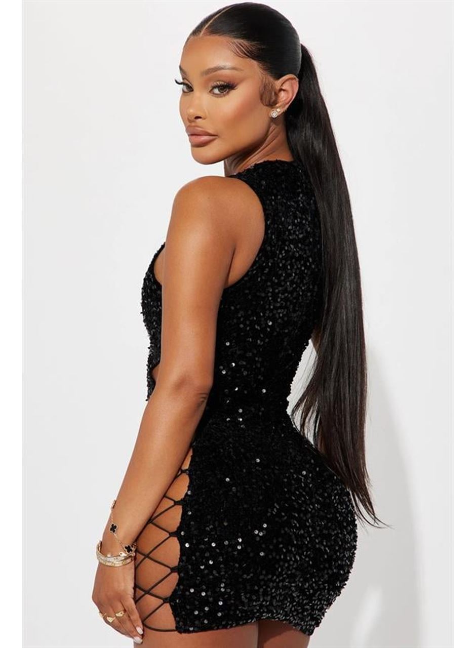 Pullu Transparan Detaylı Göğüs Dekolteli Mini Fantezi Elbise