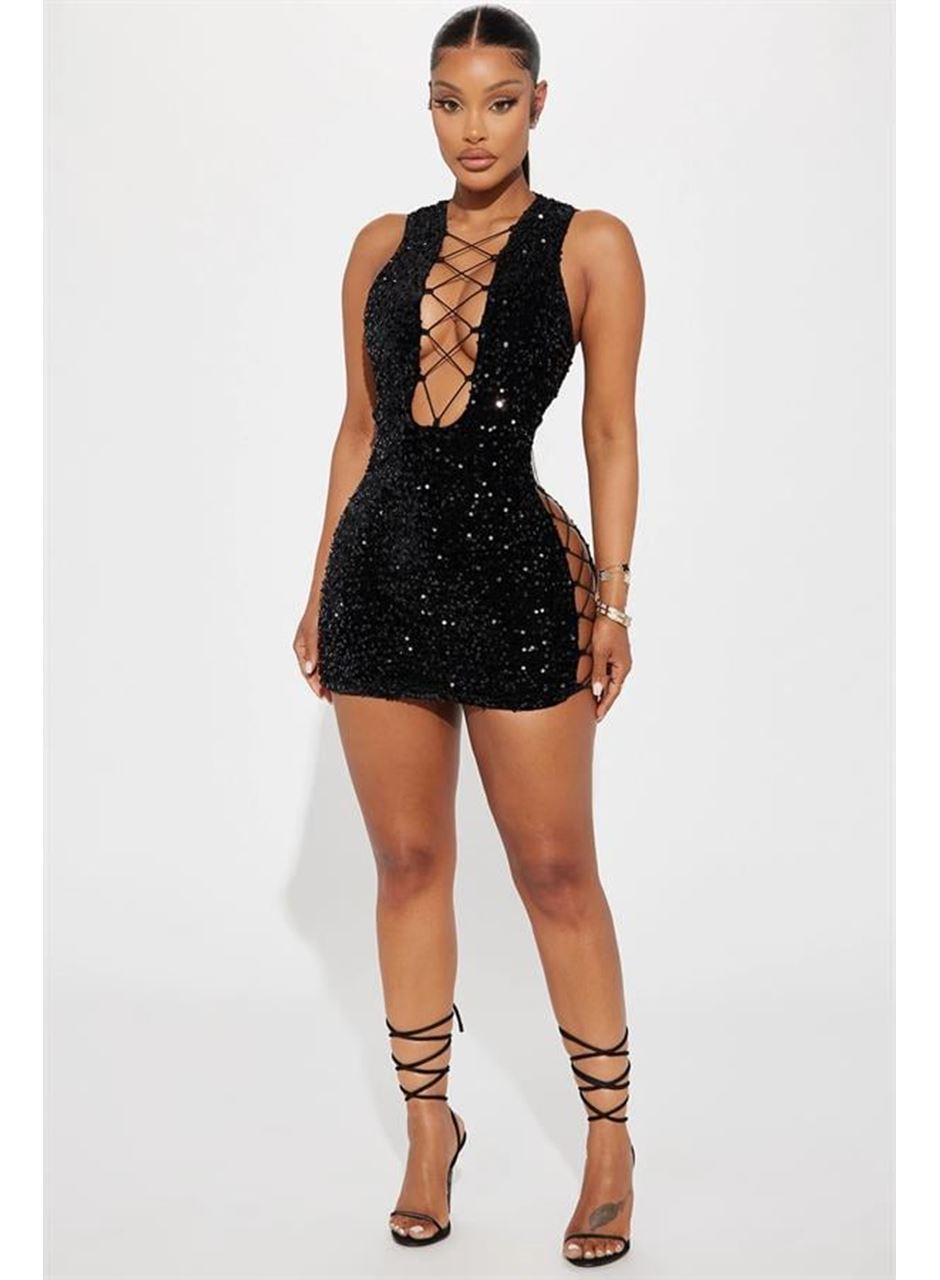 Pullu Transparan Detaylı Göğüs Dekolteli Mini Fantezi Elbise