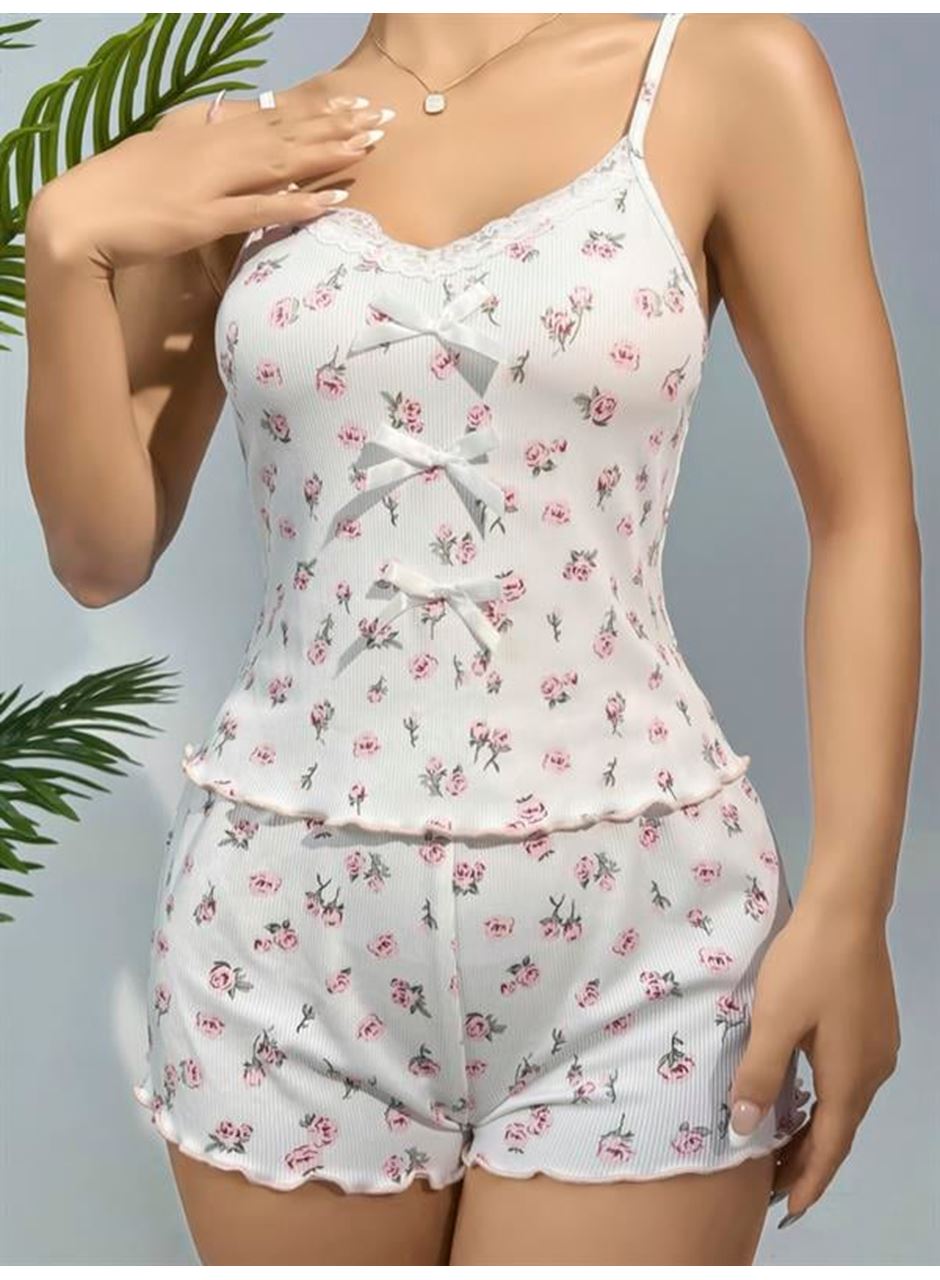 Pamuklu Beyaz Üstüne Çiçek Desen Fitilli Askılı Şortlu Pijama Takımı