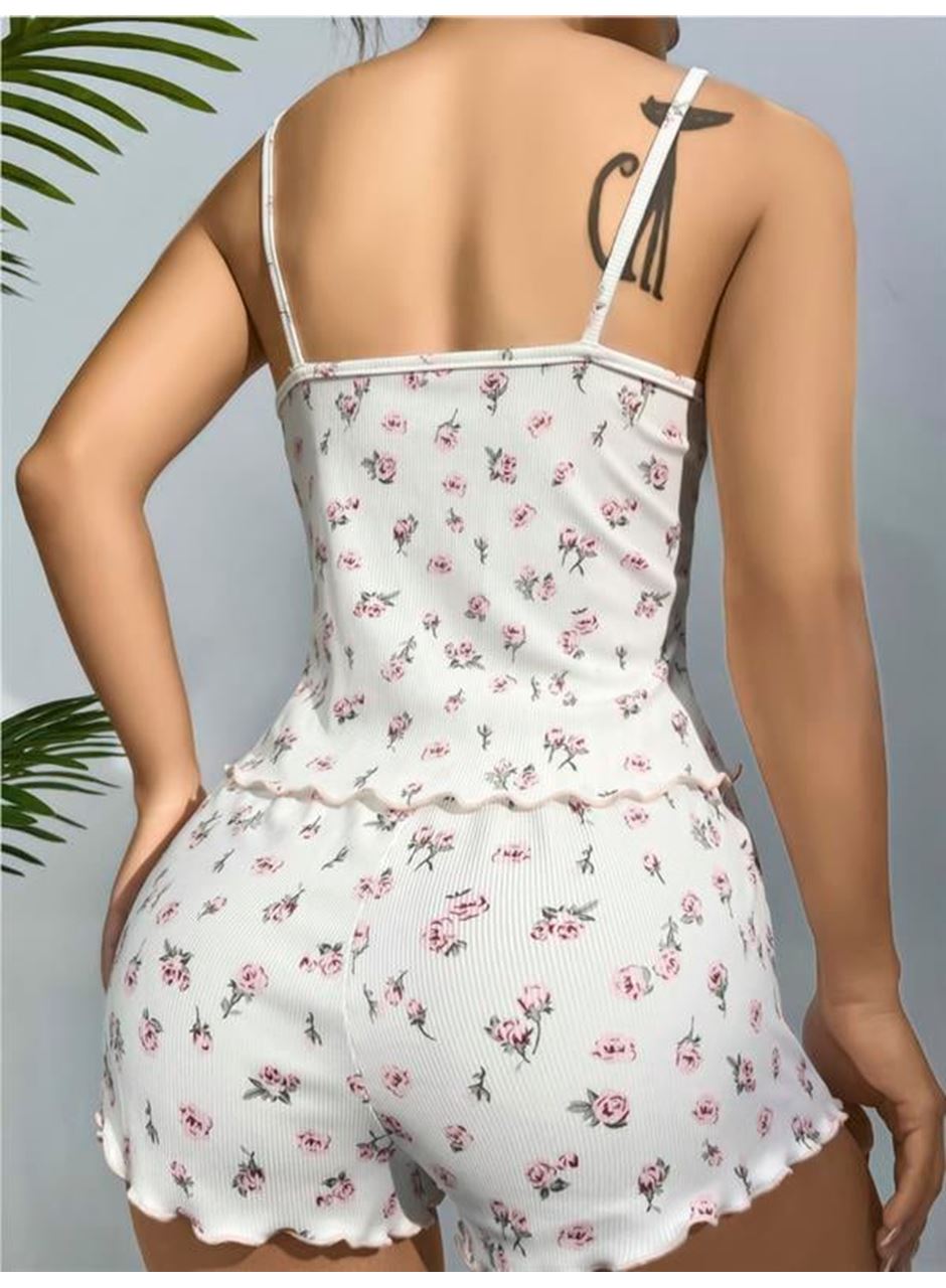 Pamuklu Beyaz Üstüne Çiçek Desen Fitilli Askılı Şortlu Pijama Takımı