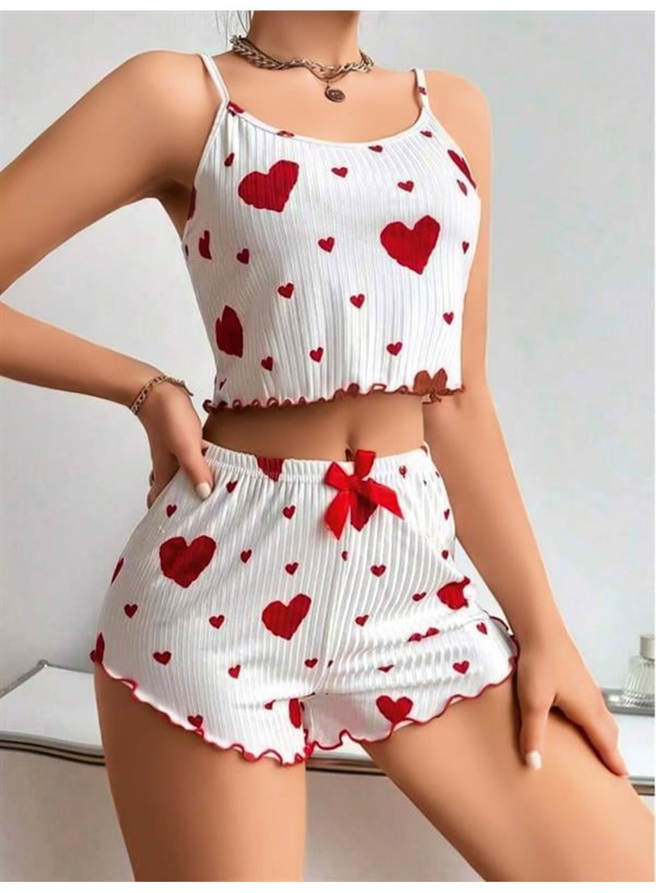Pamuklu Beyaz Üstüne Kırmızı Kalp Desenli Askılı Şortlu Pijama Takımı