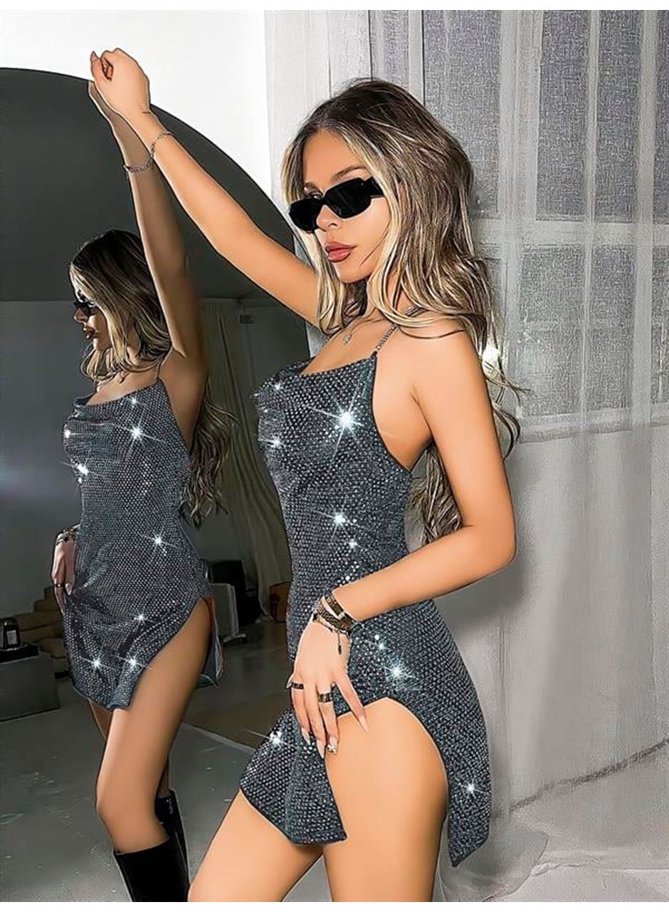 Özel Tasarım Gümüş Payetli Zincir Askılı Yırtmaçlı Parlak Işıltılı Fantezi Mini Club Elbisesi