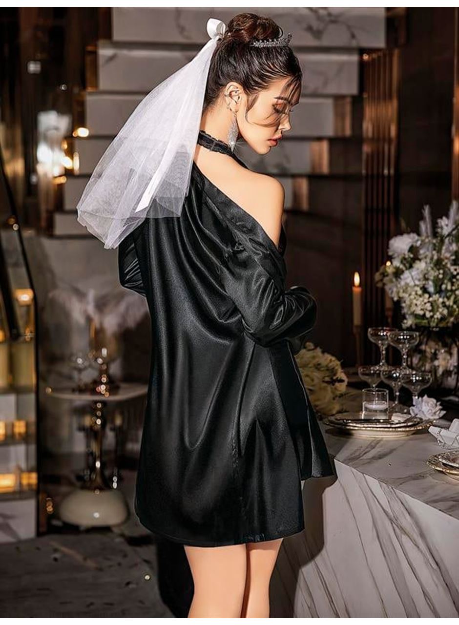 Özel Tasarım Kurdelalı Dantel İşlemeli Şık Göğüs Dekolteli Sabahlıklı 2'li Siyah Saten Gecelik Takımı