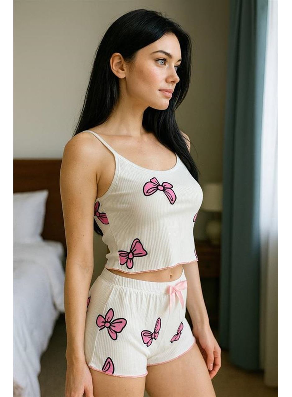 Beyaz Üstüne Kelebek Desenli Askılı Şortlu Pijama Takımı