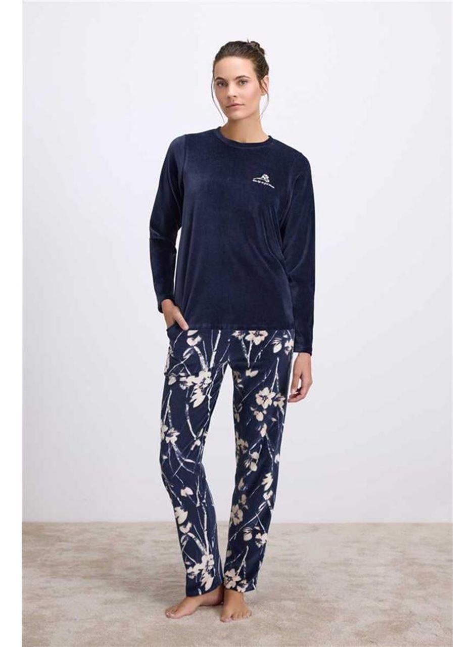 Uzun Kollu Kadife T-Shirt ve Çiçek Desenli Pantolon Pijama Takımı