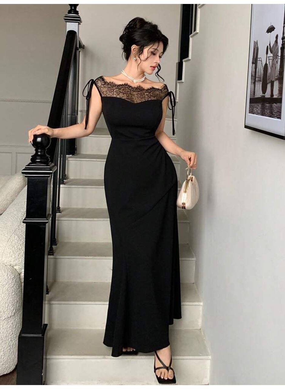 Kadın Göğüs Ve Yakası Dantel Detaylı Kayık Yaka Görünümlü Uzun Ithal Krep Elbise