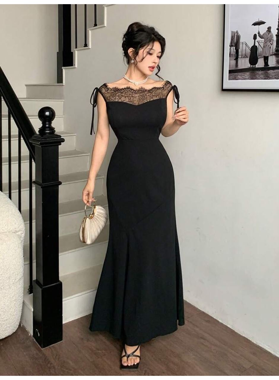 Kadın Göğüs Ve Yakası Dantel Detaylı Kayık Yaka Görünümlü Uzun Ithal Krep Elbise