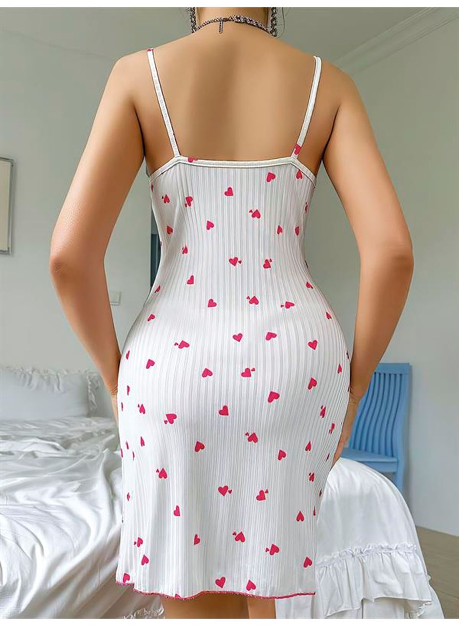 Şık Tasarım Pamuklu Beyaz Üstüne Kalp Desenli Dantel İşlemeli Gecelik