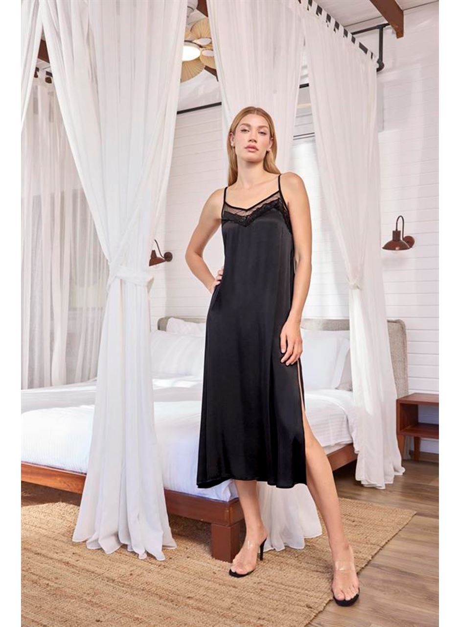 Dantelli Tüllü ve Dekolteli Saten Sabahlık Takımı