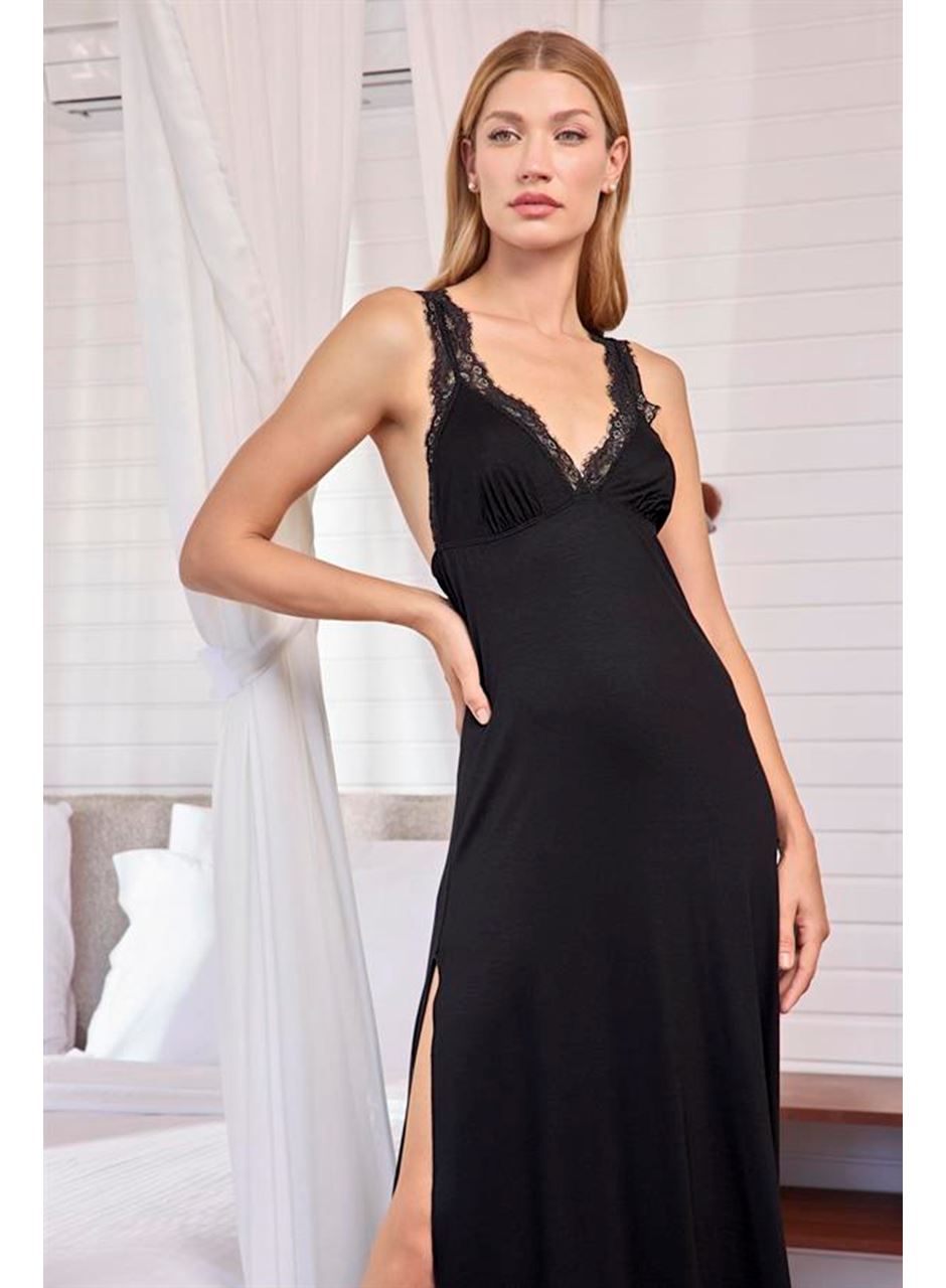 Dantelli ve Dekolteli Yırtmaçlı Gecelik