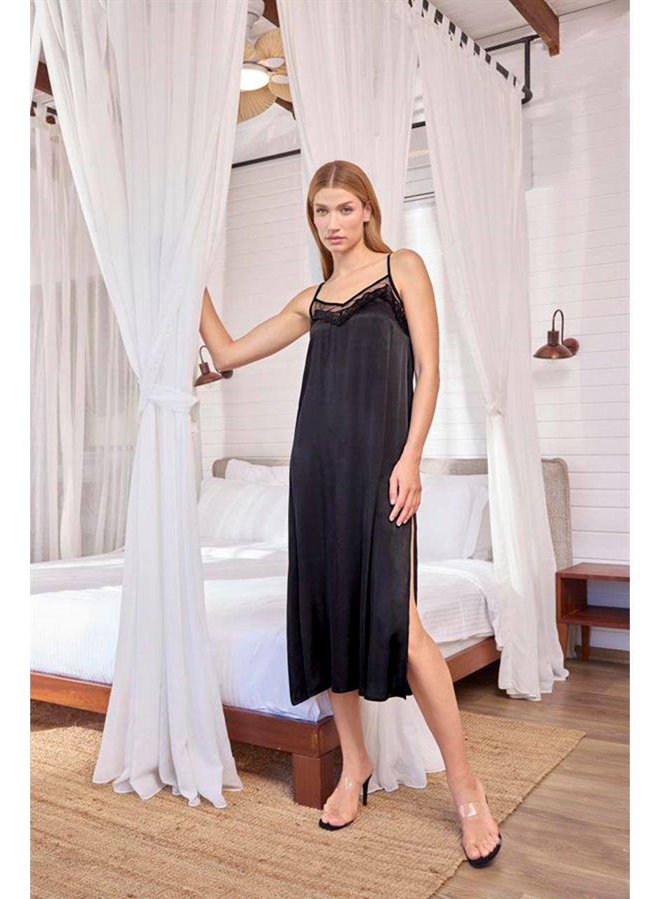 Dantelli Tüllü ve Dekolteli Saten Sabahlık Takımı