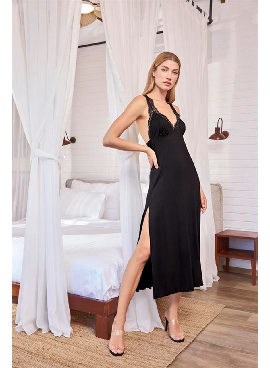 Dantelli ve Dekolteli Yırtmaçlı Gecelik