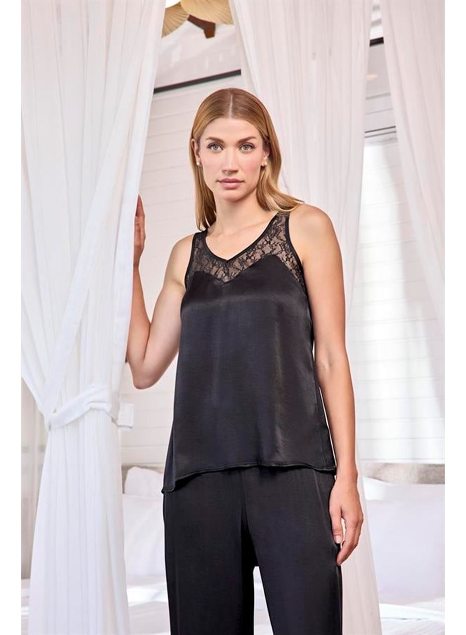 Viskon Dantelli ve Dekolteli Saten Pijama Takımı