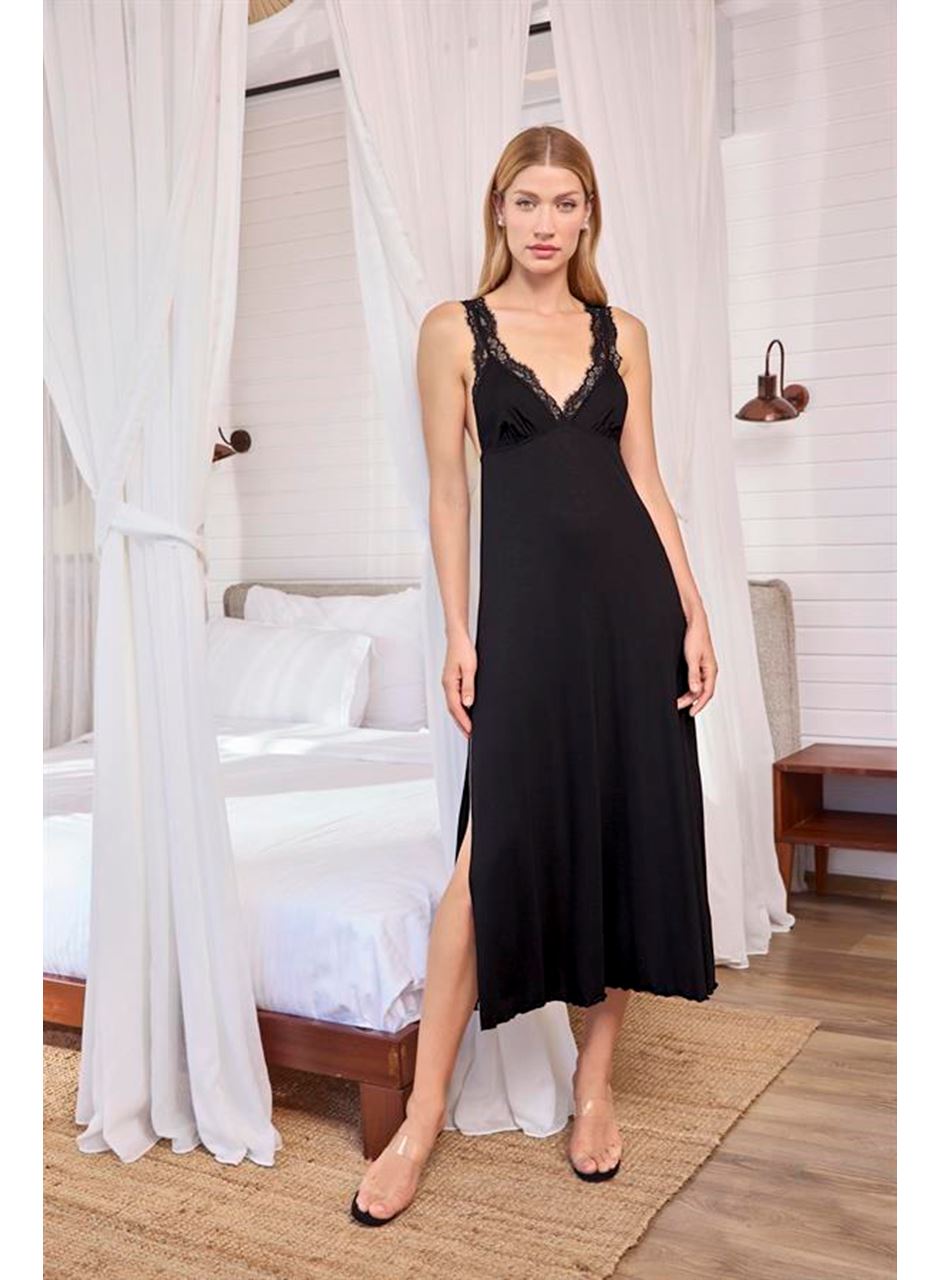 Dantelli ve Dekolteli Yırtmaçlı Gecelik