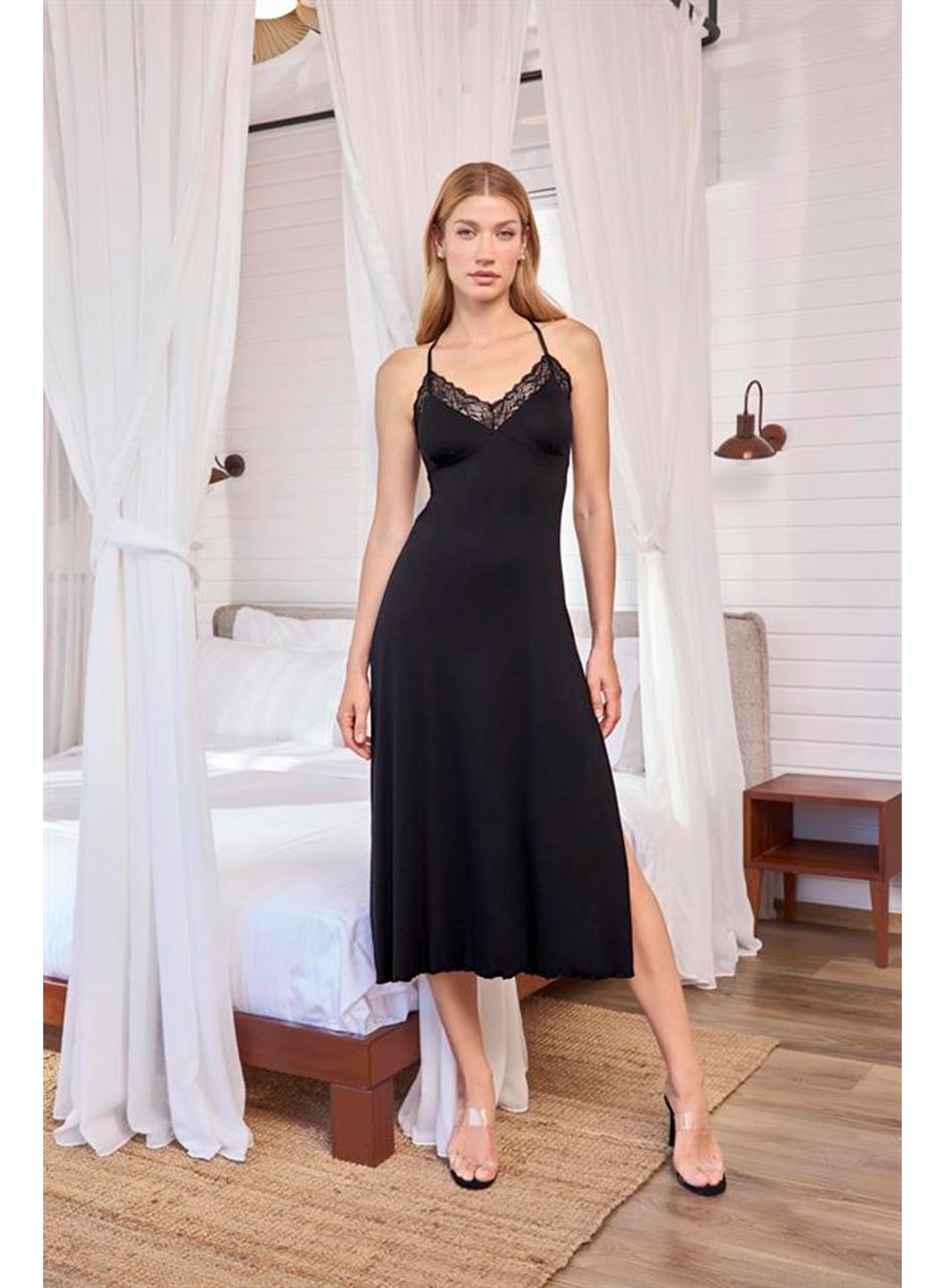 Dantelli ve Dekolteli Yırtmaçlı Gecelik