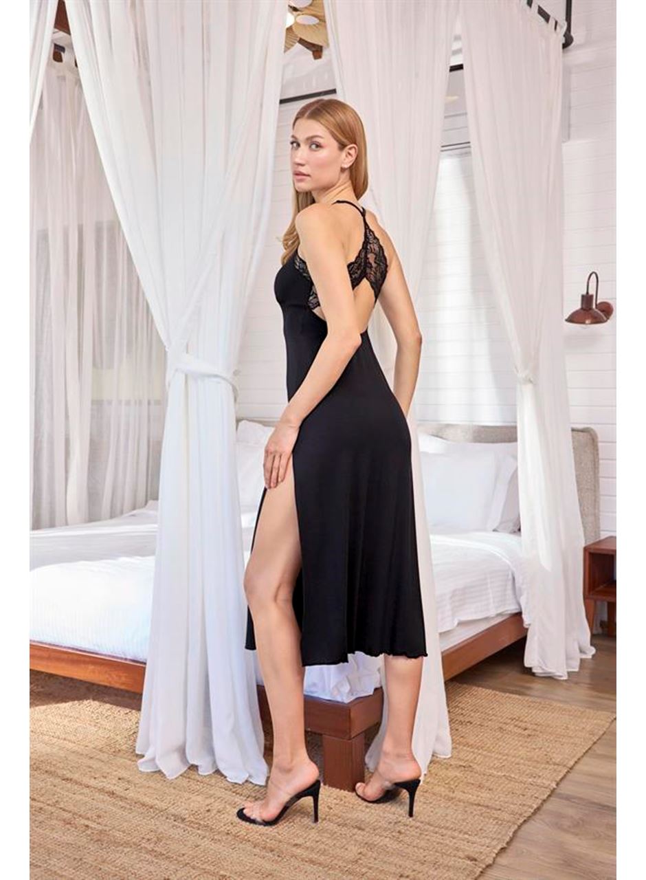 Dantelli ve Dekolteli Yırtmaçlı Gecelik