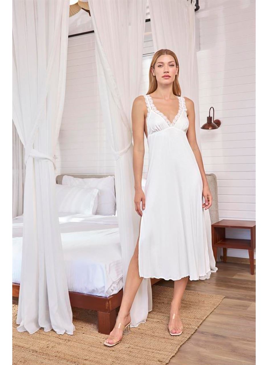 Dantelli ve Dekolteli Yırtmaçlı Gecelik